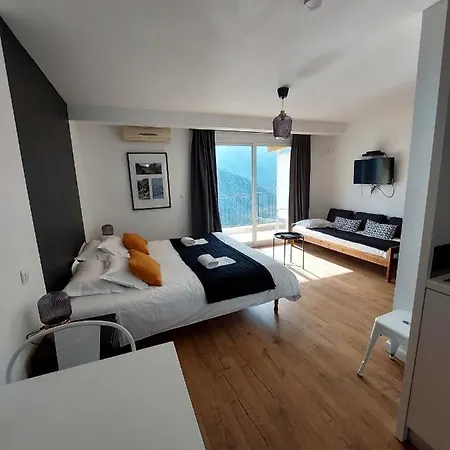 E Cime Locations De Meubles Nocleg ze śniadaniem 3*